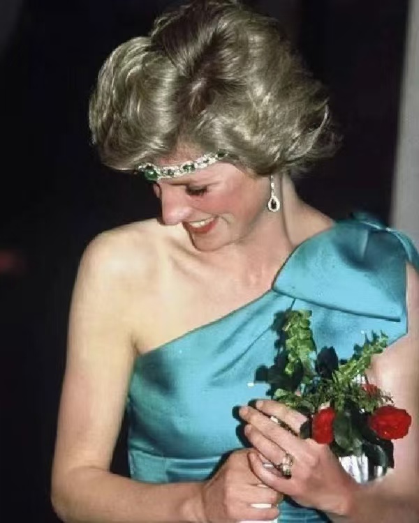 Princess Diana in the emerald choker with impish elegance.